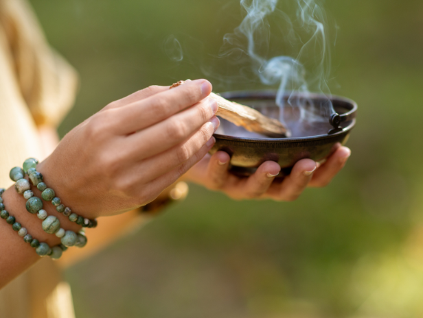 Le palo santo en fumigation