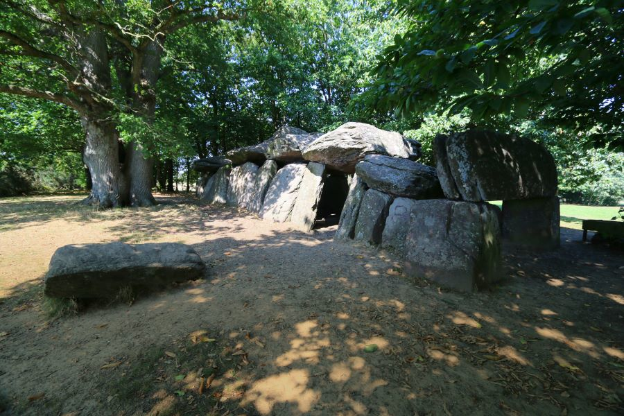 La roche au fées (source Wikipedia)