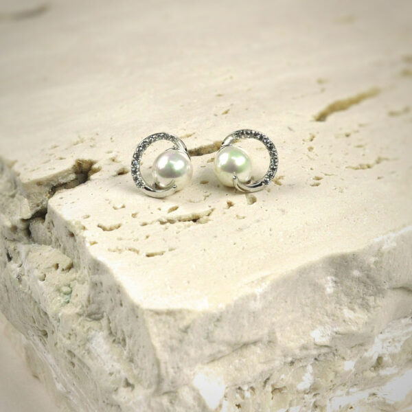 Boucles d’Oreilles en Perles de Majorque – 8 mm – Long. 13 mm – Image 9