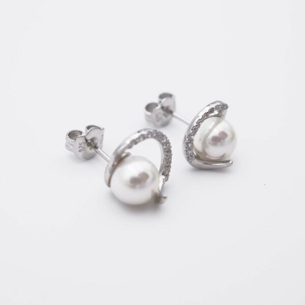 Boucles d’Oreilles en Perles de Majorque – 8 mm – Long. 13 mm – Image 3
